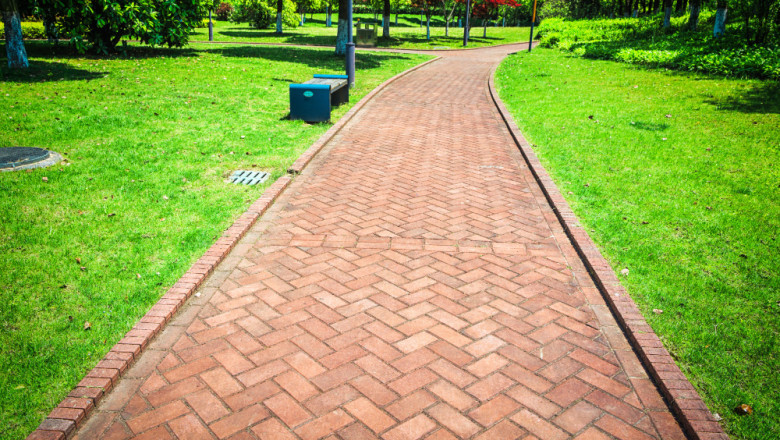THE ULTIMATE GUIDE TO PAVER DRIVEWAYS: DESIGN,INSTALLATION,AND MAINTANENCE